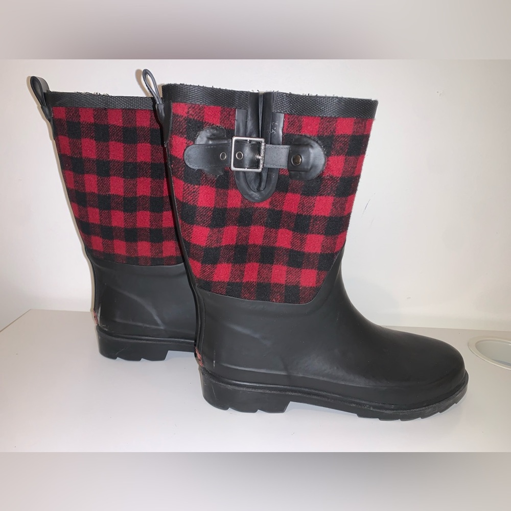 Chooka Buffalo Plaid Rain Boots, size 9